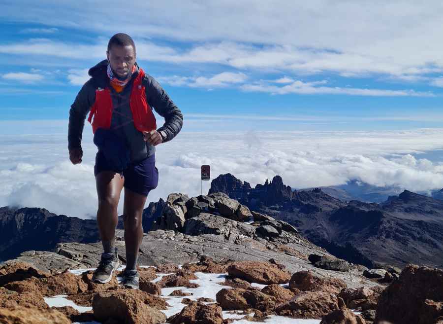 Kipkemoi Limo se prépare pour un défi épique de sommet à sommet