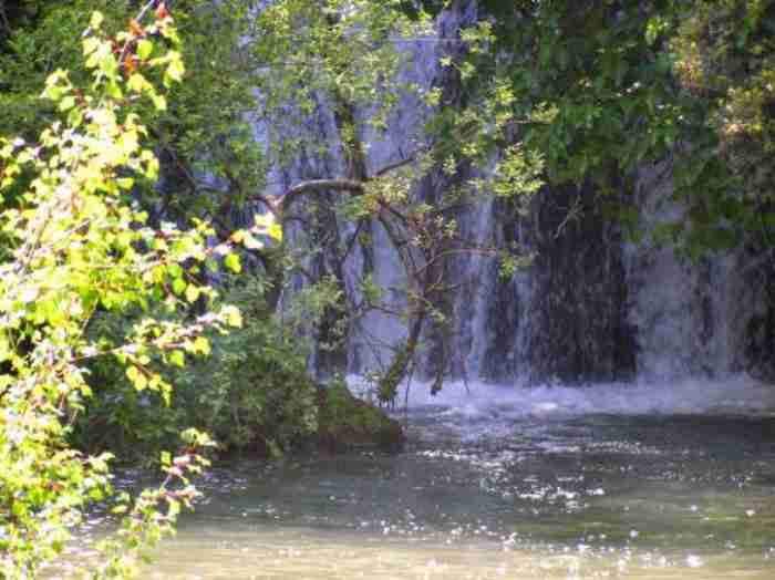 La seule au monde…Les cascades "Loube" du Cameroun alimentent les eaux de l'Atlantique