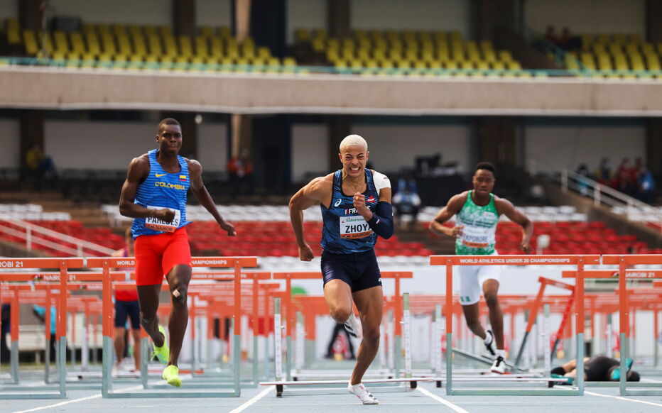 Sasha Zhoya bat le record du 110 m haies U20 et célèbre ses racines africaines