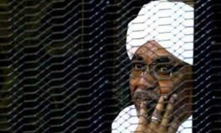 Le Soudan remettra Al-Bashir et les personnes recherchées dans le dossier du Darfour à la Cour pénale internationale, et Washington félicite
