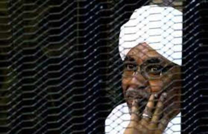 Le Soudan remettra Al-Bashir et les personnes recherchées dans le dossier du Darfour à la Cour pénale internationale, et Washington félicite