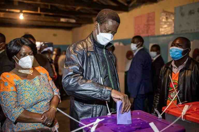 La Commission électorale de Zambie reporte l'annonce des résultats des élections en raison d'une forte participation