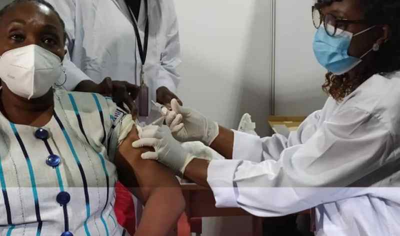 Afrique du Sud: l'intérêt du public pour le vaccin Covid diminue alors que la peur se propage