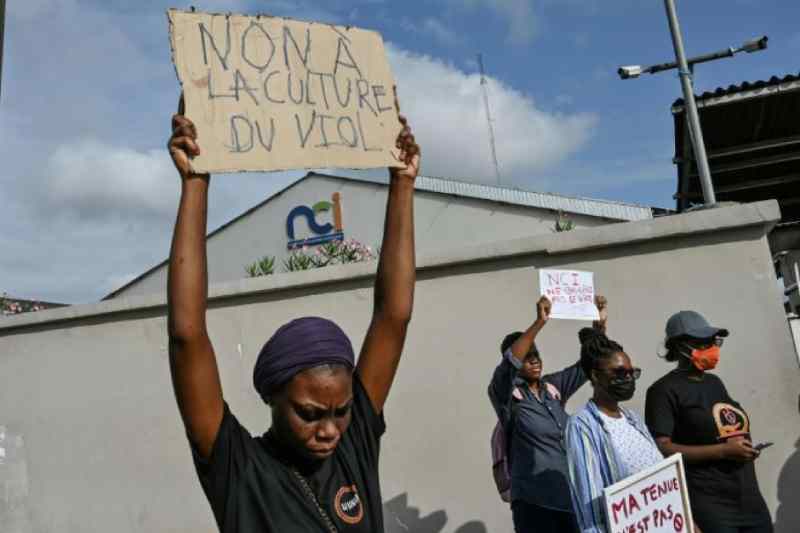 Sit-in de femmes en Côte d'Ivoire contre un animateur de télévision pour « justification de viol »