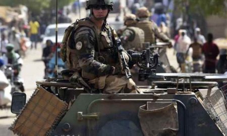 La France annonce le maintien de sa présence militaire au Mali