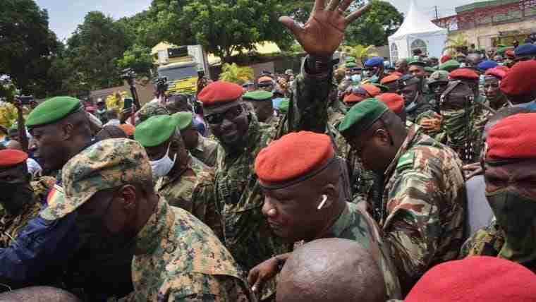 La France appelle la junte militaire malienne à "respecter ses engagements"