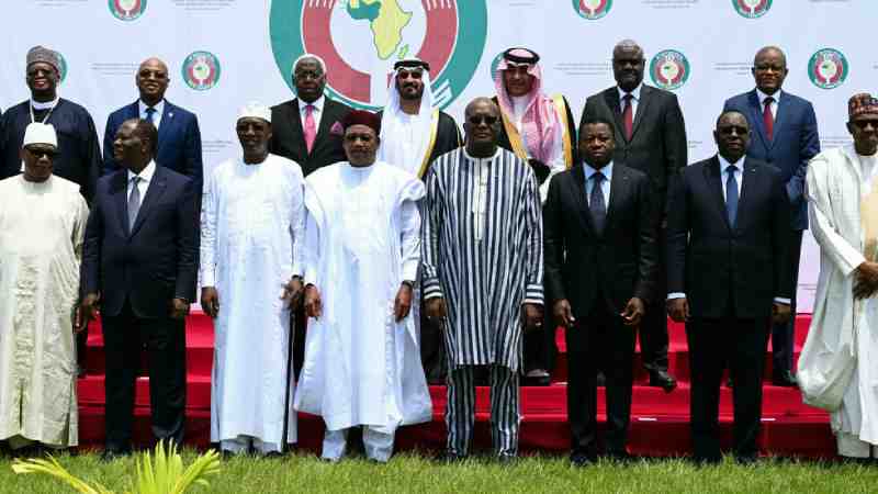 Les dirigeants ouest-africains s'entretiennent avec le conseil militaire guinéen
