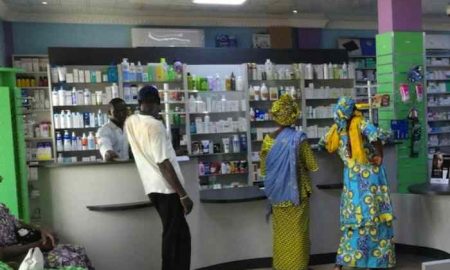 Les pharmacies tanzaniennes traitent les patients plutôt que les médecins