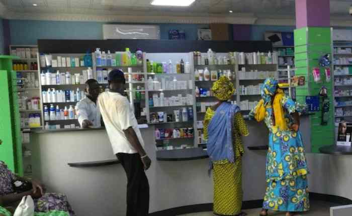 Les pharmacies tanzaniennes traitent les patients plutôt que les médecins