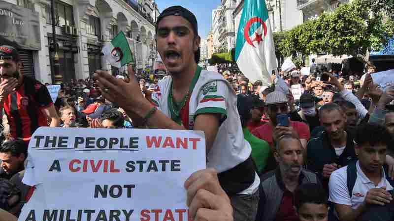 L'Algérie a besoin d'un changement radical et complet loin du règne des généraux