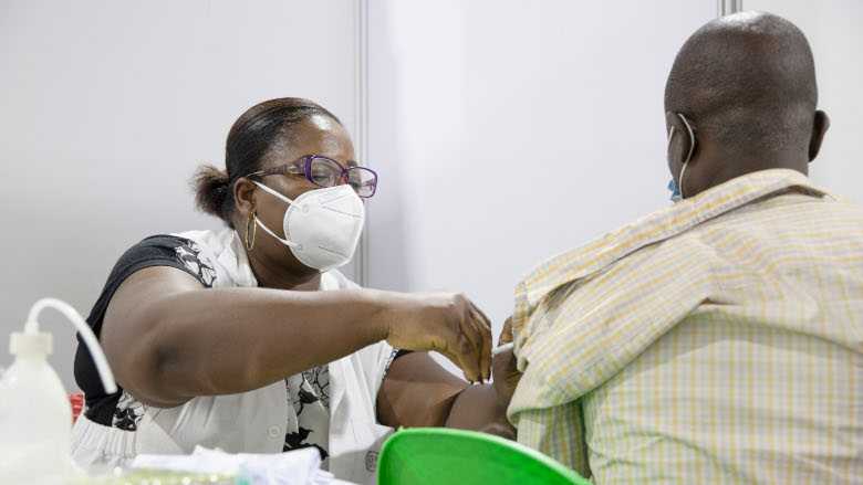 La Banque mondiale prête 400 millions de dollars au Nigeria pour financer l'achat de vaccins contre le coronavirus