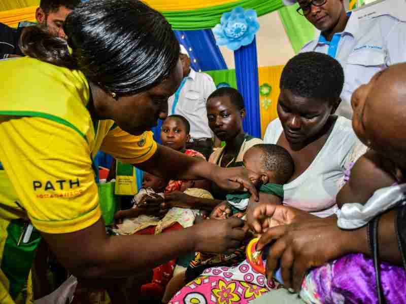 Vaccin contre le paludisme : quelle est son efficacité et quand sera-t-il disponible en Afrique ?