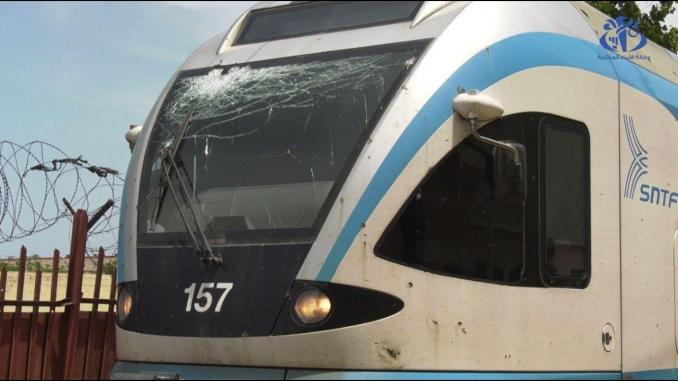 Des enfants algériens lançant des pierres sur les trains soulèvent la théorie des gènes néandertaliens