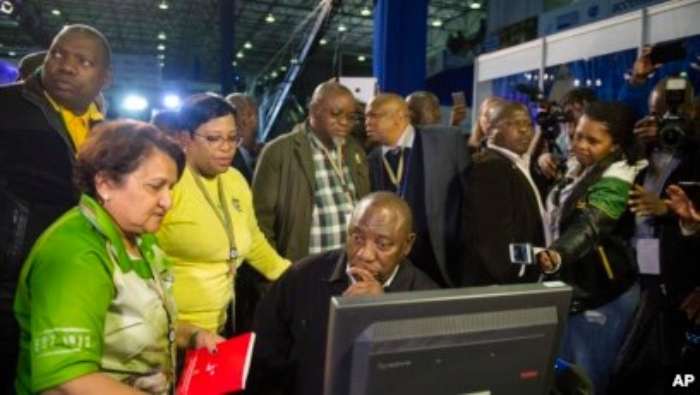Le parti au pouvoir en Afrique du Sud subit une défaite aux élections municipales