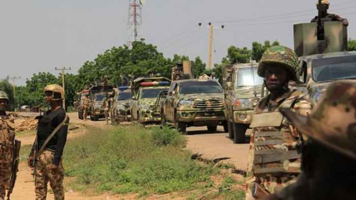 Un convoi transportant le gouverneur nigérian de l'État de Borno attaqué