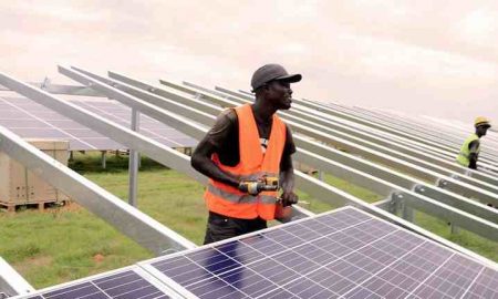 La banque de développement néerlandaise FMO finance la construction de quatre centrales solaires au Burkina Faso