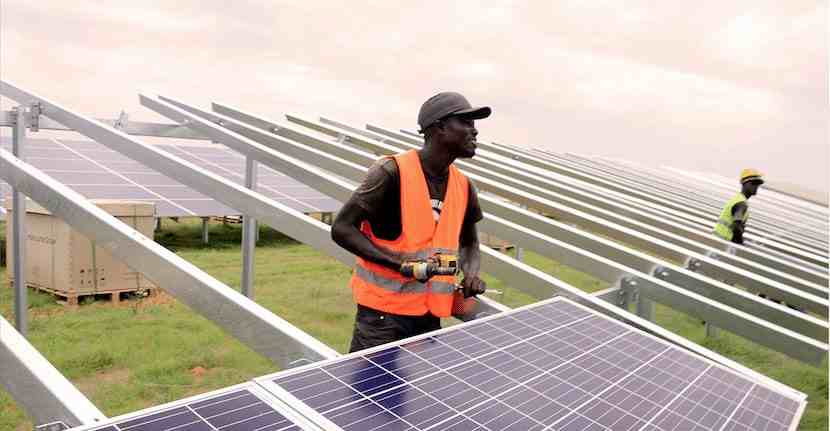 La banque de développement néerlandaise FMO finance la construction de quatre centrales solaires au Burkina Faso