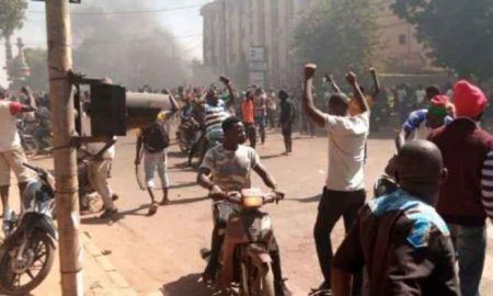 Des manifestants demandent la démission du président burkinabé