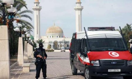 Des membres de la police tunisienne ont fait l'objet d'une tentative d'attentat à l'arme blanche devant le ministère de l'Intérieur