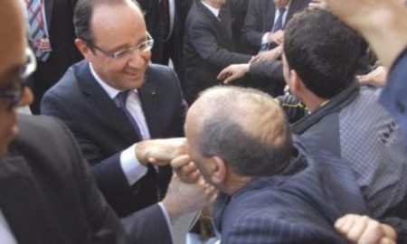 Qu’est ce qui a poussé Hollande à cajoler l'Algérie et à gronder Macron ?
