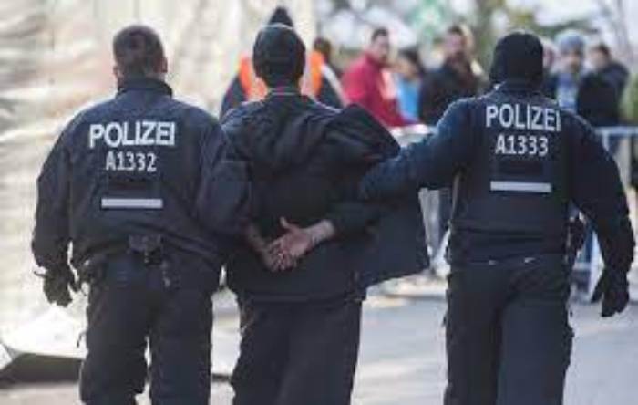 L'Allemagne rejoint la France et porte plainte contre les vols commis par des Algériens