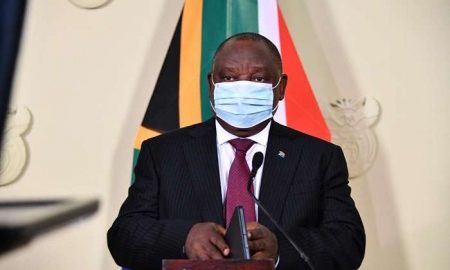 Ramaphosa appelle les pays qui ont interdit les vols à les lever "immédiatement et de toute urgence"