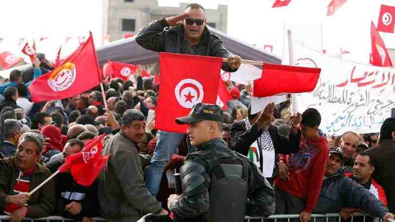 Une augmentation des prix de l'électricité, un gel des salaires et de nouvelles taxes…C'est ce qui attend les Tunisiens l'année prochaine