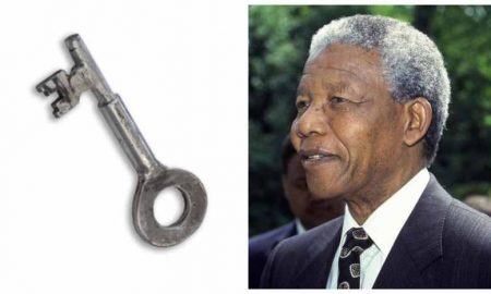 L'Afrique du Sud condamne la vente aux enchères de la clé de la prison de Mandela