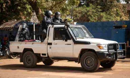 Tir dans des sites militaires au Burkina Faso et le gouvernement nie un coup d'État