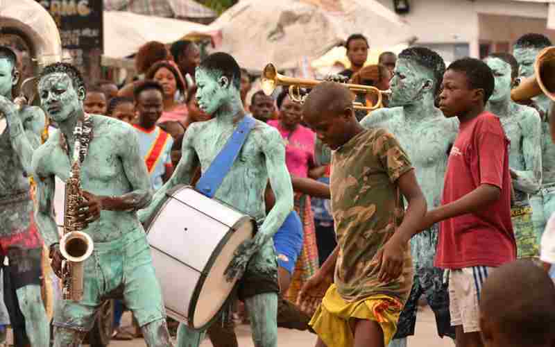 Dans un musée belge, une visite en réalité virtuelle à travers la capitale de la RDC avec 'Kinshasa Now'