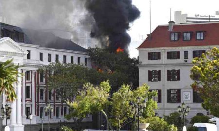 Le Parlement sud-africain au Cap a pris feu tôt dans la journée
