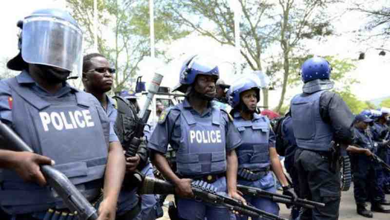 La police en Afrique du Sud tire des balles en caoutchouc sur les opposants à l'emploi des étrangers