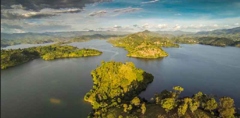 Le paradis de l'Afrique...Un lac dangereux qui cache des secrets mortels