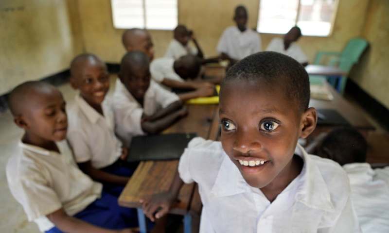 Les États-Unis soutiennent les étudiants malvoyants avec du matériel d'apprentissage en braille au Ghana