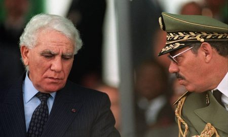 L'ancien ministre algérien de la Défense, le général Nezzar, accusé de crimes de guerre