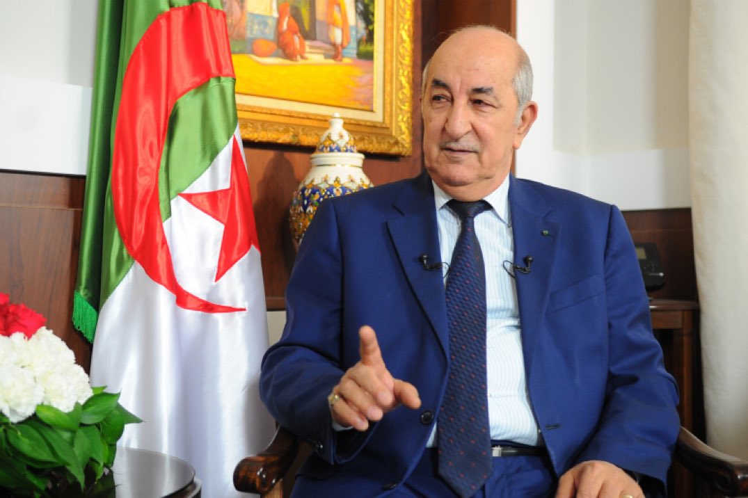 La politique en Algérie est dans une situation désespérée et a touché le fond