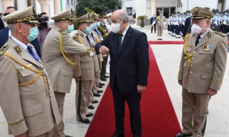 Les généraux continuent d’appliquer la politique de la carotte et du bâton au peuple algérien