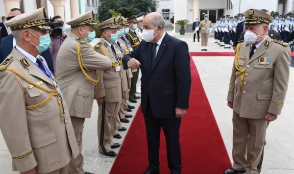 Les généraux continuent d’appliquer la politique de la carotte et du bâton au peuple algérien