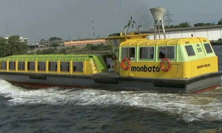 Les Ivoiriens se tournent vers les bateaux dans l'embouteillage d'Abidjan