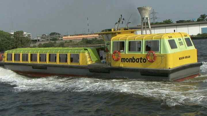 Les Ivoiriens se tournent vers les bateaux dans l'embouteillage d'Abidjan