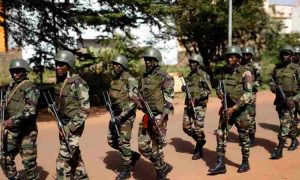 Une organisation de défense des droits humains accuse l'armée malienne et des militants d'avoir commis des atrocités