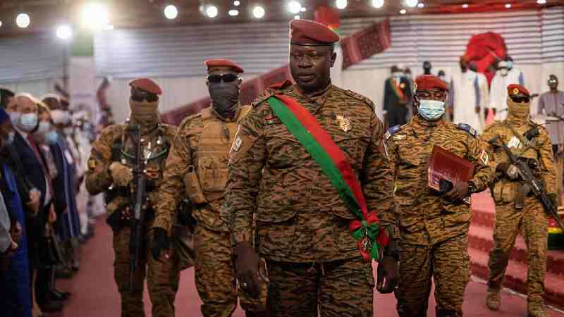 Le conseil militaire du Burkina Faso nomme un gouvernement de transition de 25 ministres
