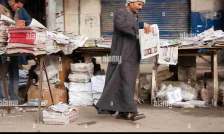 Les vendeurs de journaux et de magazines souffrent de la crise de la presse papier en Égypte