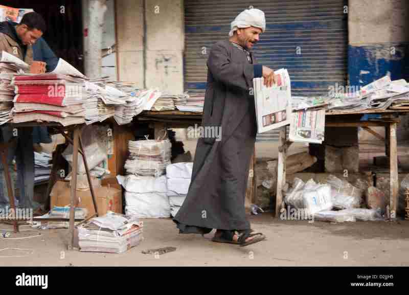 Les vendeurs de journaux et de magazines souffrent de la crise de la presse papier en Égypte
