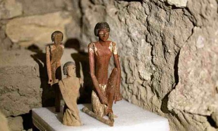 Cinq anciennes tombes égyptiennes découvertes à Saqqarah
