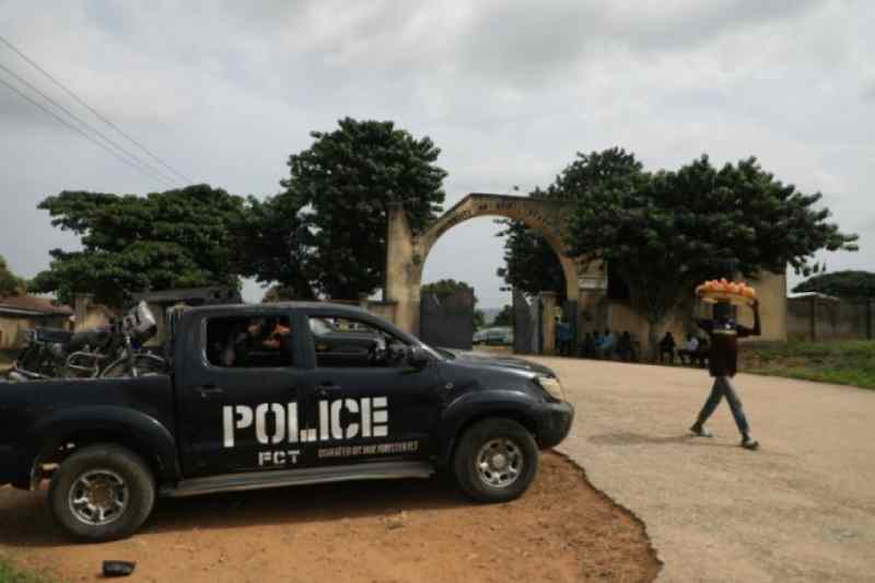 Plus de 200 maisons incendiées et 34 tués, dont deux soldats, dans le nord-ouest du Nigeria