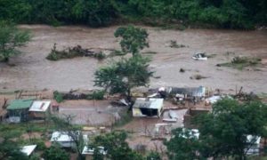 Les inondations en Afrique du Sud font près de 400 morts, et le président les qualifie de "catastrophe sans précédent"