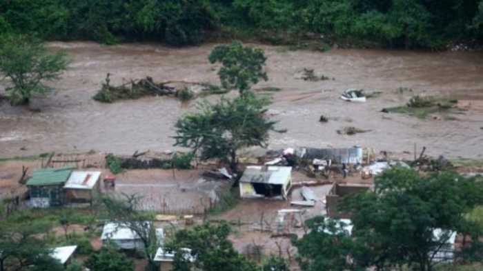 Les inondations en Afrique du Sud font près de 400 morts, et le président les qualifie de "catastrophe sans précédent"