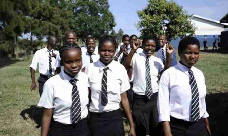 Des écolières d'Afrique du Sud incitent à protester contre le "pantalon maigre" dans le cadre de l'uniforme
