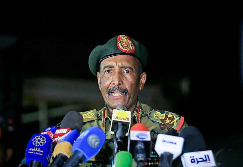 Al-Burhan: L'armée ne craint personne et ne remettra le pouvoir qu'à un gouvernement élu